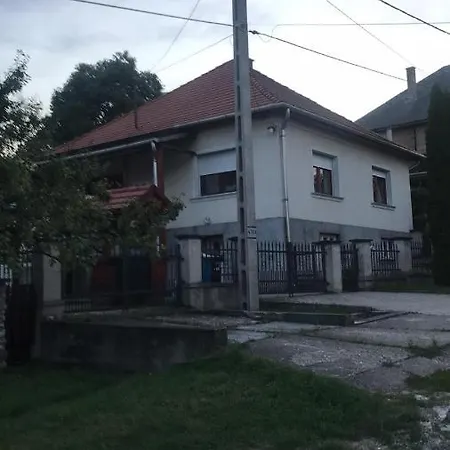 Apartment Jobarat Vendeghaz *