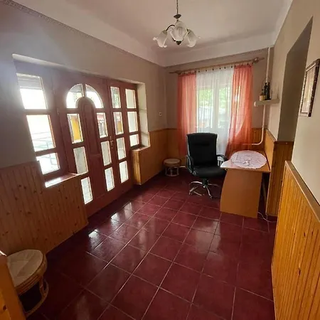 Jobarat Vendeghaz Apartamento